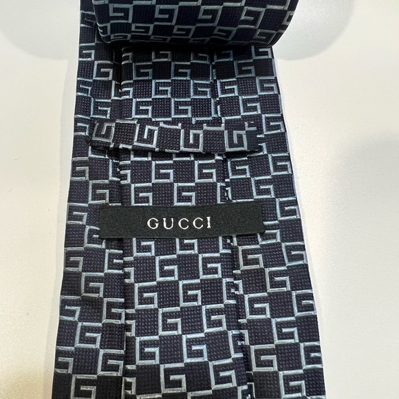 Vintage GUCCI TIE - Picture 3 of 5